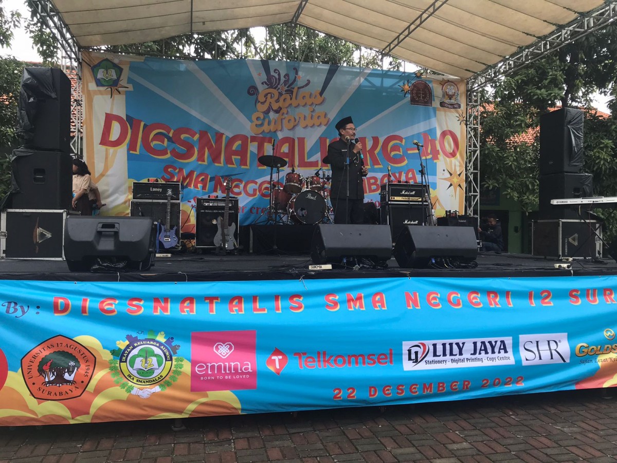 Puncak peringatan HUT SMA 12 Surabaya yang mendapat dukungan dari Universitas 17 Agustus Surabaya. (foto: Supangat for jatimnow.com)