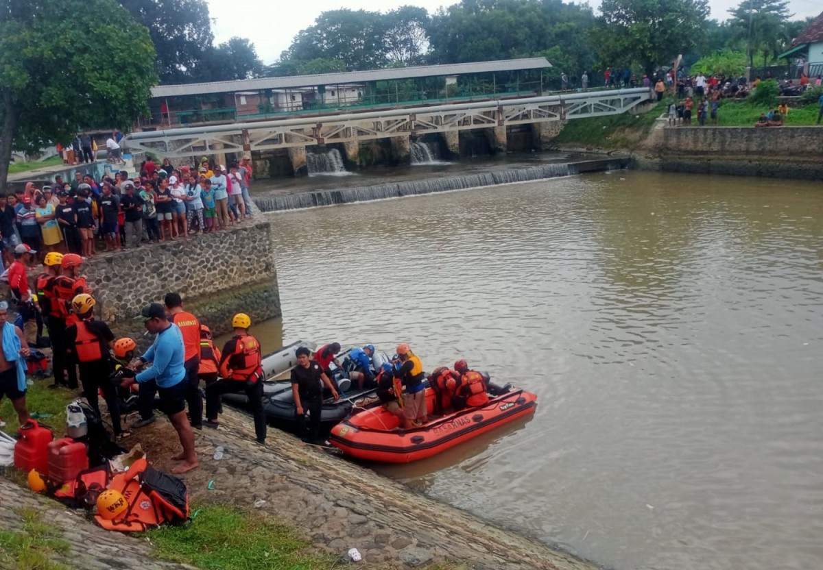 Proses pencarian bocah hilang tenggelam di Sidoarjo (Foto: Ahmad for jatimnow.com)