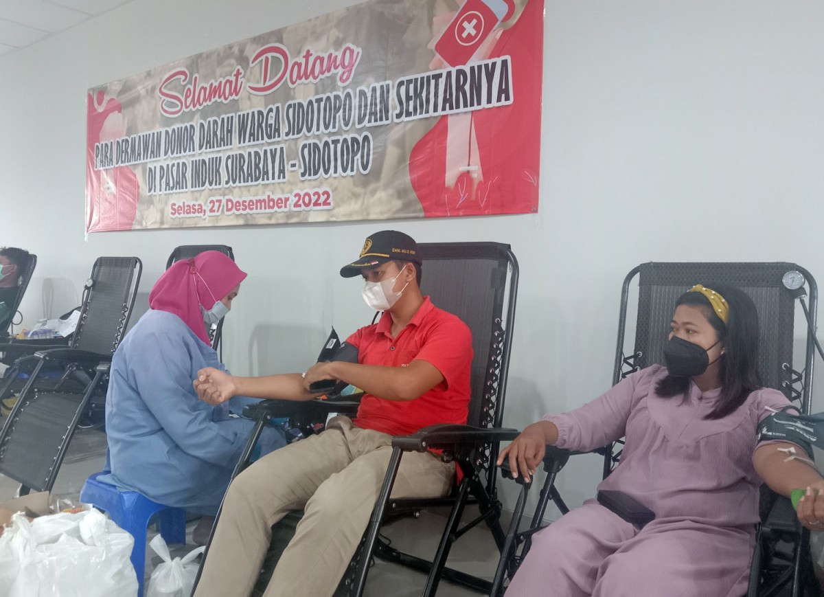 Kegiatan donor darah di Pasar Induk Surabaya Sidotopo (PISS) - (Foto-foto: Rama Indra/jatimnow.com)