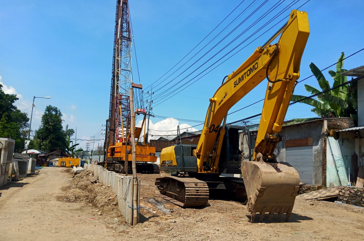 Salah satu ruas pembangunan Frontage Road segmen Deltasari-Lingkar Timur, SIdoarjo. (foto: Zainul Fajar/jatimnow.com)