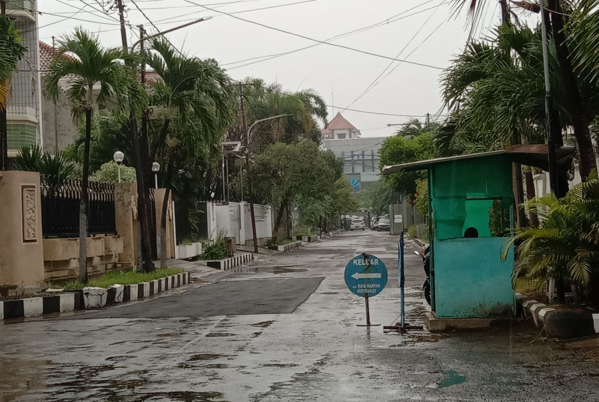 Penampakan gang di perumahan tempat Wakil Ketua DPRD Jatim Sahat Tua Simanjuntak tinggal (Foto: Rama Indra/jatimnow.com)