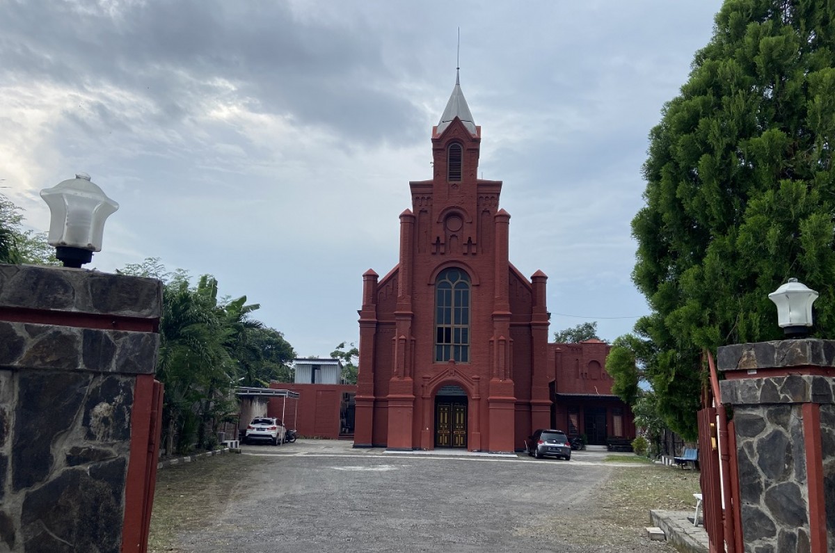 Gereja Merah. (Foto-foto: Yanuar Dedy/jatimnow.com)