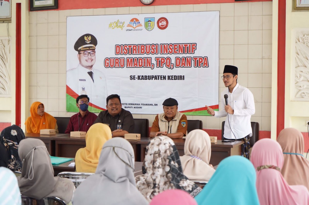 Ribuan Guru Ngaji di Kediri Terima Intensif dan BPJS Ketenagakerjaan