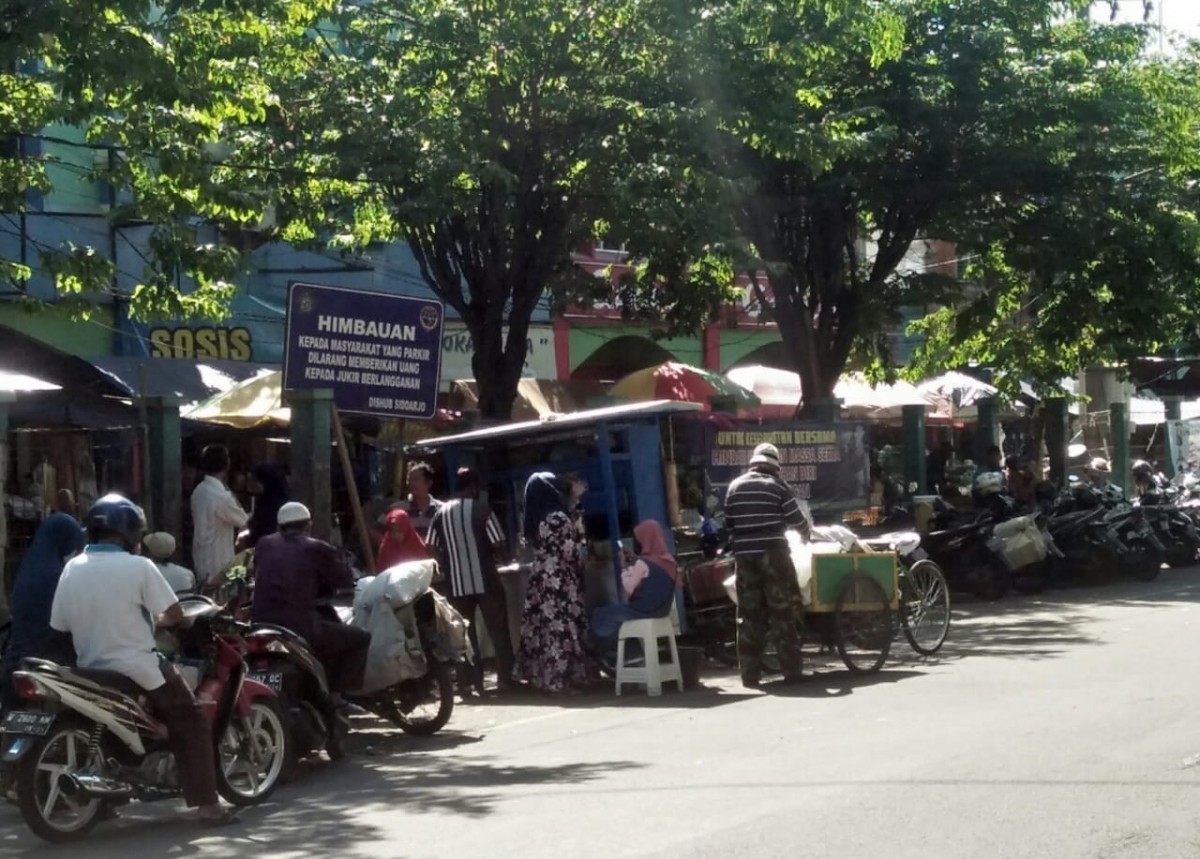 Aktivitas parkir di Sidoarjo (Foto: Zainul Fajar/jatimnow.com)