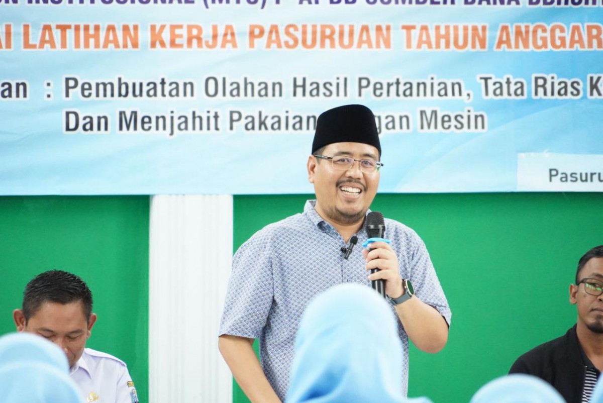 Anwar Sadad dalam kegiatan pelatihan kerja di UPT Balai Latihan Kerja (BLK) Pasuruan. (Foto: Fad for jatimnow.com)