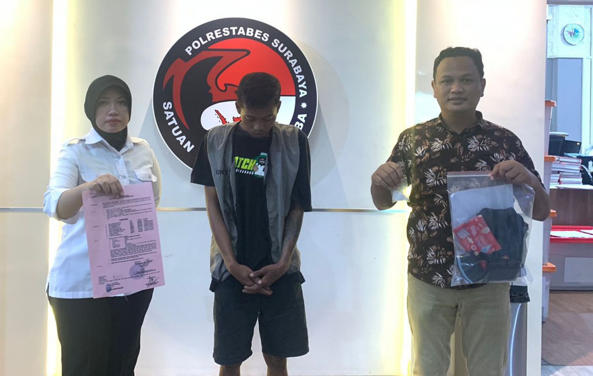 Kuli bangunan di Surabaya yang nyambi jadi pengedar sabu (Foto: Satresnarkoba Polrestabes Surabaya)