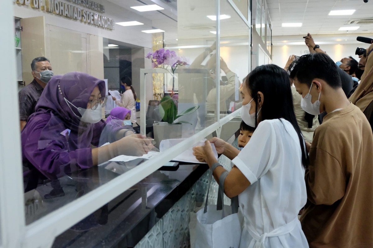 Suasana pelayanan kesehatan di RSUD dr Soewandhie Surabaya. (Foto: Ni'am Kurniawan/jatimnow.com)