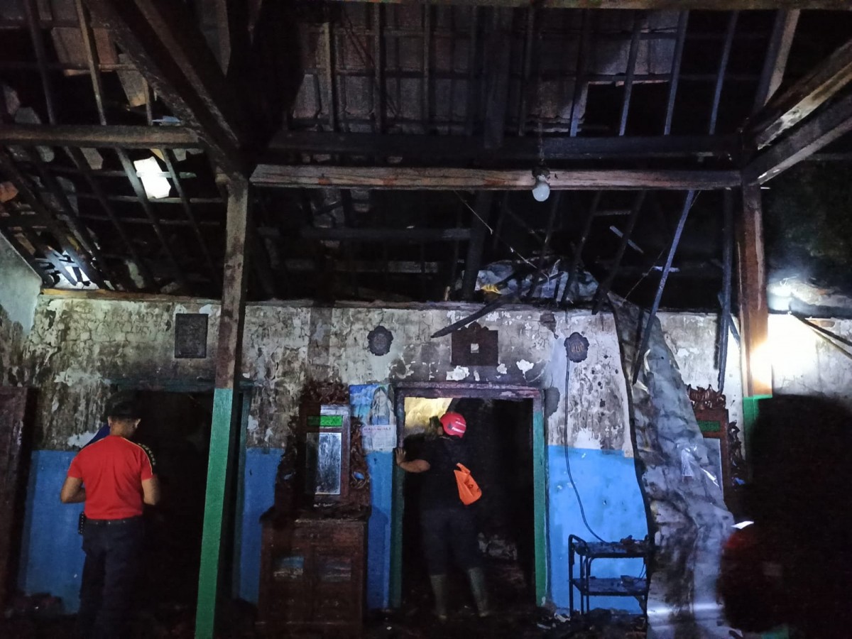 Ibu Ditinggal Sendirian, Rumah di Ponorogo Terbakar