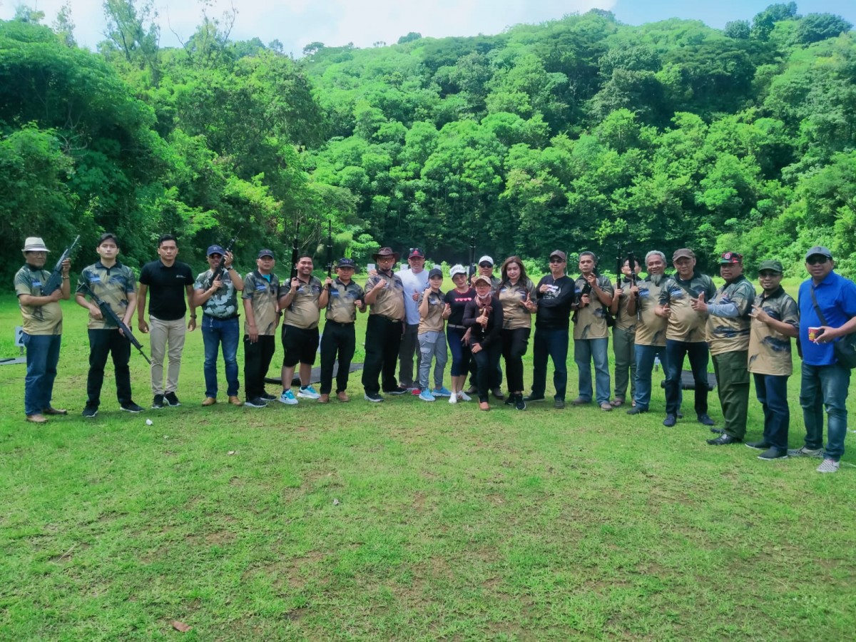 Ratusan peserta dari berbagai profesi adu skill dalam kompetisi menembak yang digelar Shootingclub Advokat Indonesia (SAKTI) di Kota Malang. (Foto-foto: SAKTI for jatimnow.com)