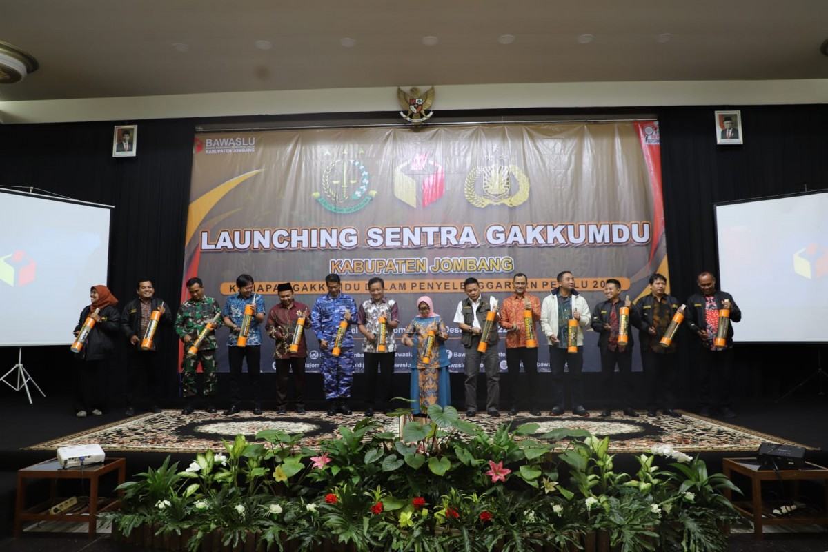 Bupati Jombang Hj Mundjidah Wahab saat menghadiri acara launching Gakkumdu. (Foto: Humas Pemkab Jombang)