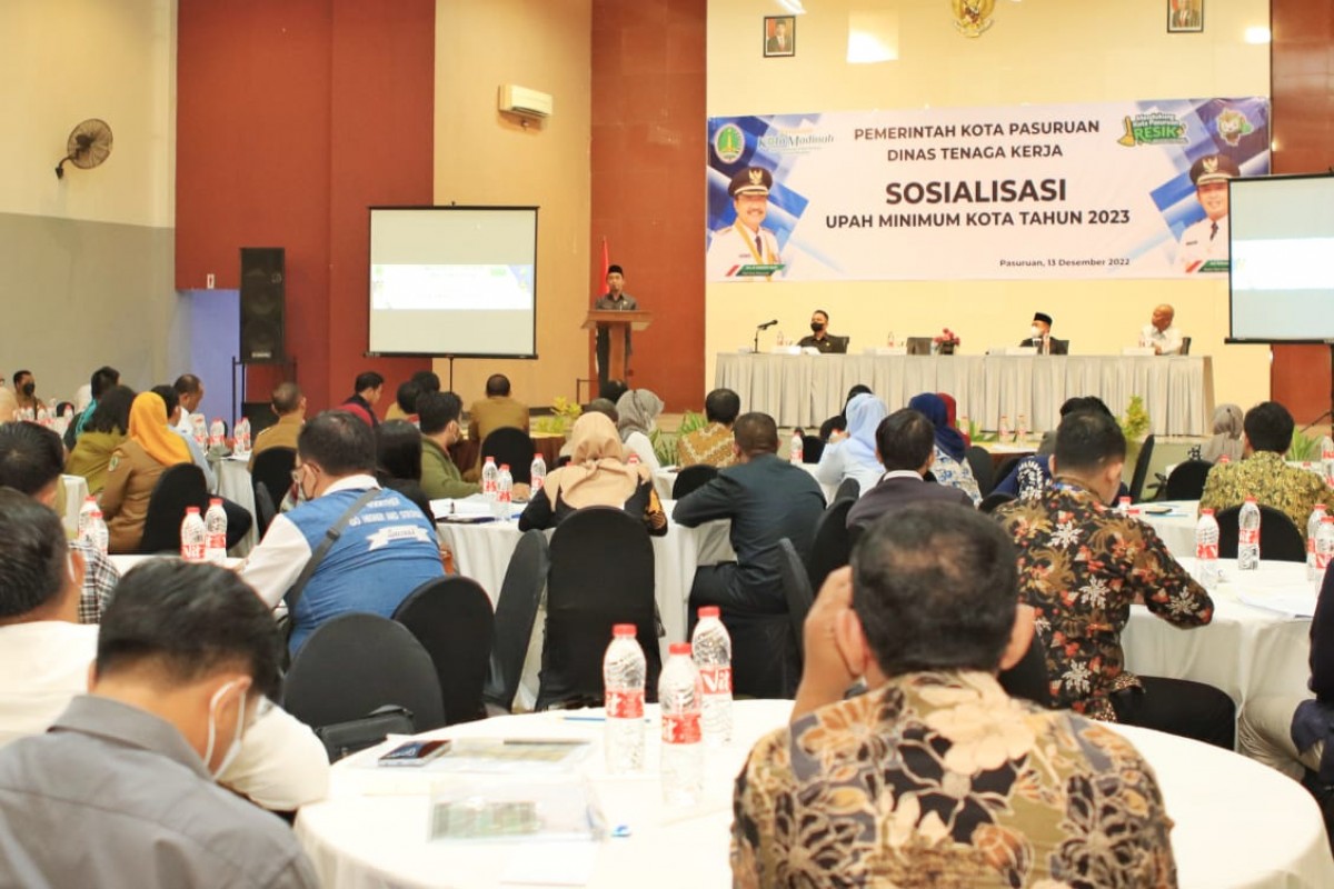 Wakil Wali Kota Pasuruan, Adi Wibowo (Mas Adi) membuka secara resmi acara sosialiasi UMK. (Foto: Pemkot Pasuruan)