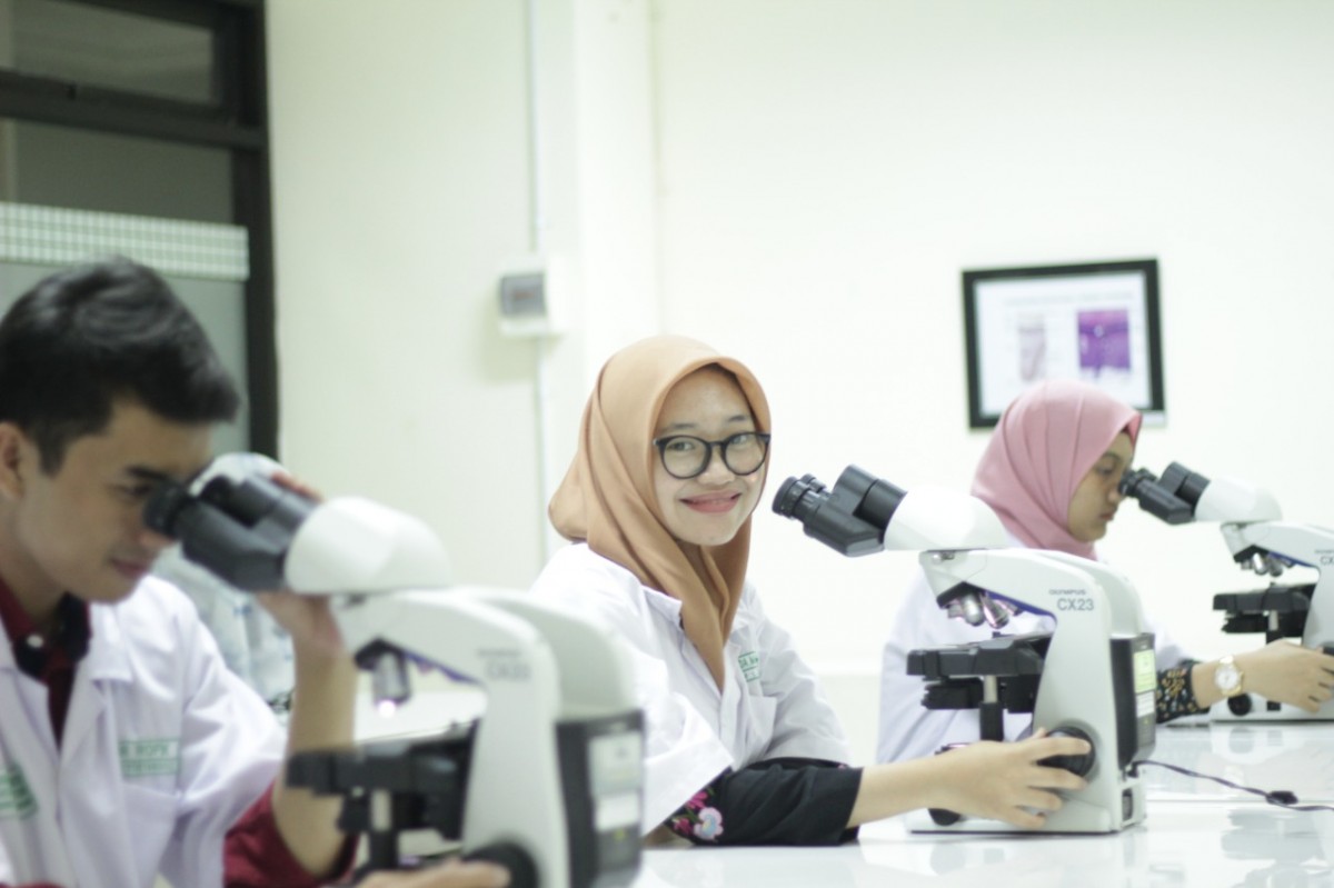 Angkatan pertama Fakultas Kedokteran UM Surabaya lulus 100 persen ujian profesi (Foto: radius for jatimnow.com)