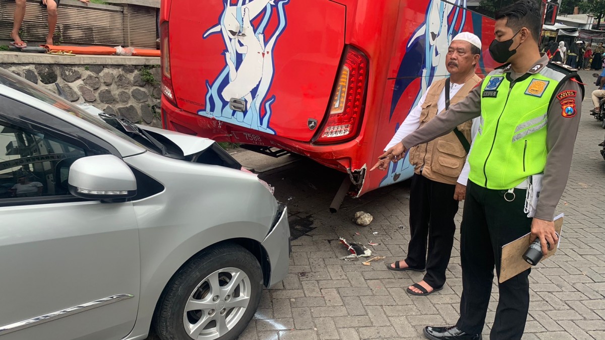 Bus DPRD Surabaya Terlibat Kecelakaan di Gresik, 1 Pelajar Tewas