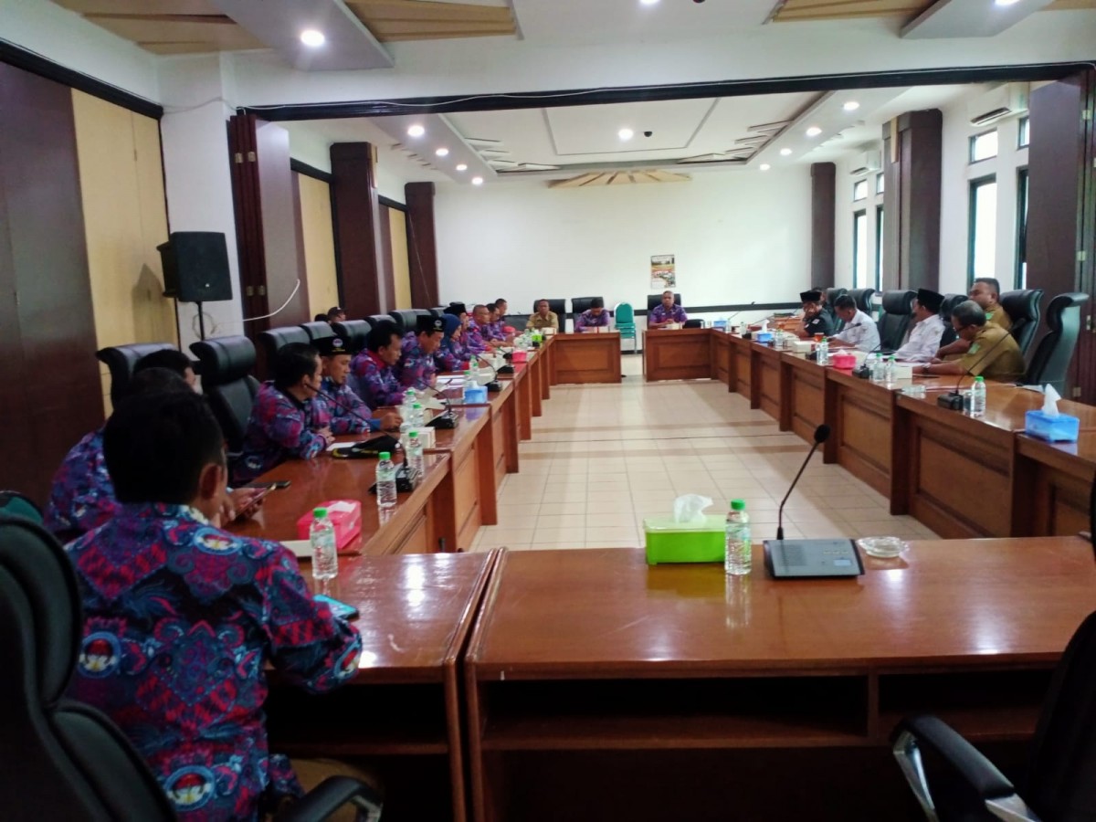 PPDI Kabupaten Pasuruan menemui Ketua Komisi I DPRD setempat untuk melakukan penolakan Permendagri No 67 tahun 2017. (foto-foto: Moch Rois/jatimnow.com)