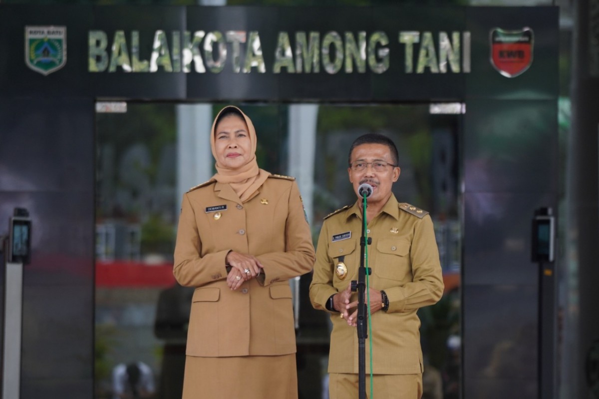 Wali Kota Batu, Dewanti Rumpoko dan Wakilnya Punjul Santoso saat berpamitan (Foto: Diskominfo Kota Batu for jatimnow.com)