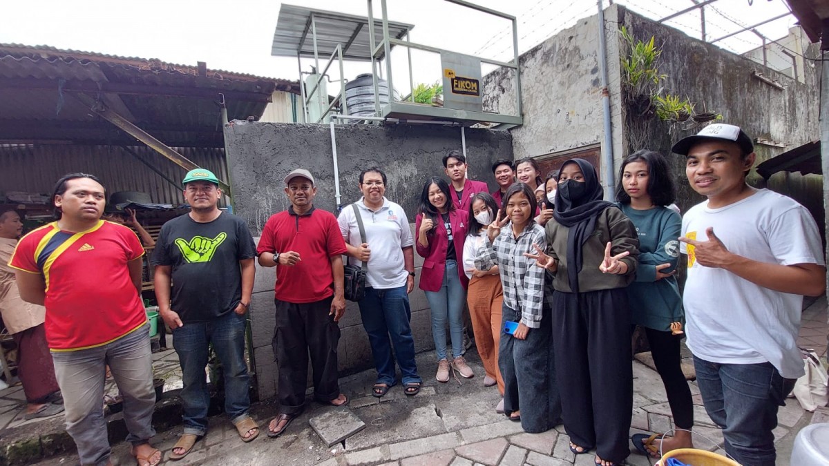Alat Filterisasi Air Bersih dari Mahasiswa UC untuk Warga Lebak Arum Surabaya