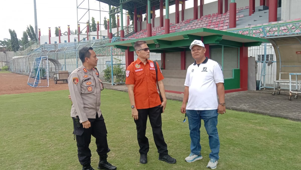 Tim Risk Assessment Mabes Polri saat meninjau Stadion Gelora Bangkalan (Foto: Rahem for jatimnow.com)