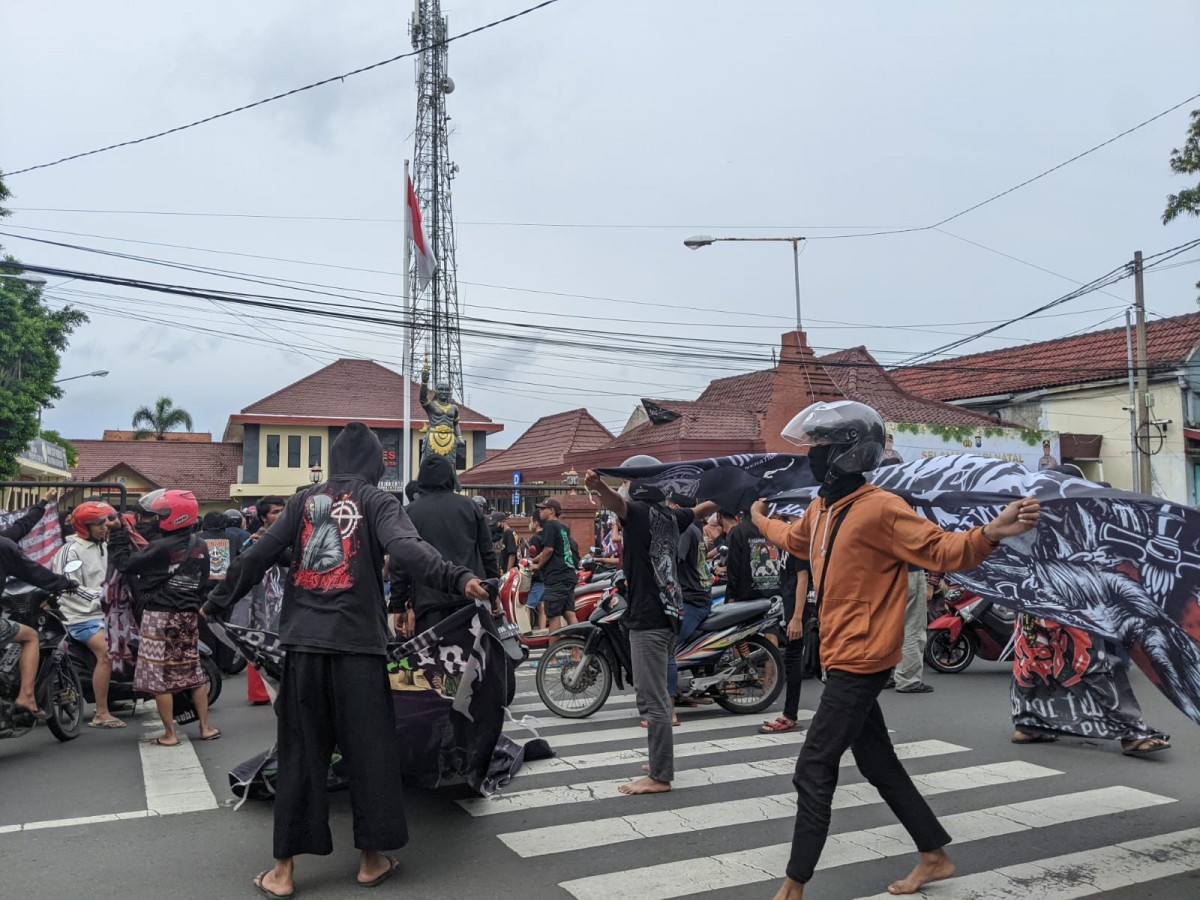 Ratusan Pesilat Geruduk Mapolres Mojokerto Kota, Ini Duduk Perkaranya
