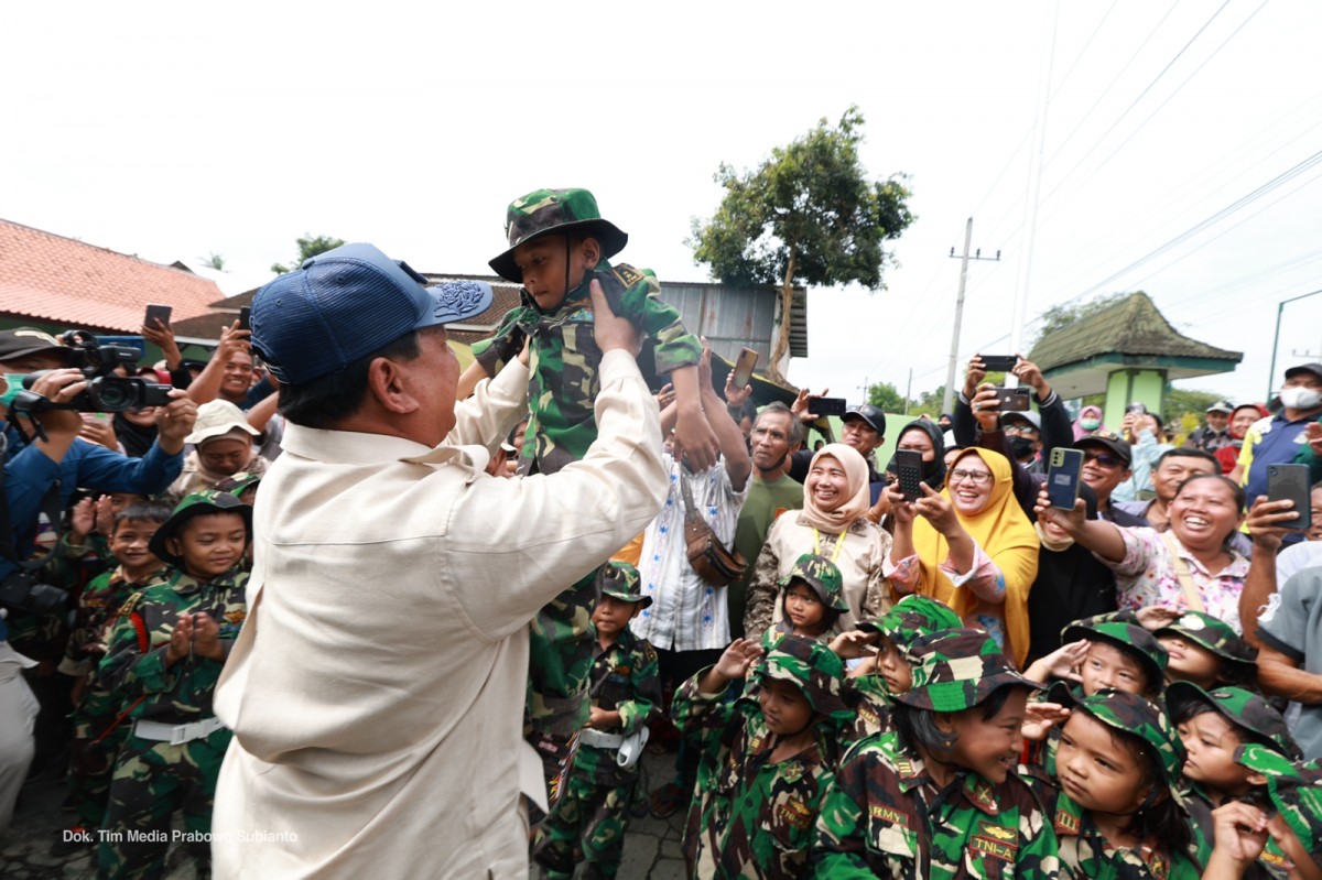 Prabowo Kunjungi Banyuwangi: Disambut Tentara Cilik hingga Sowan ke Kiai