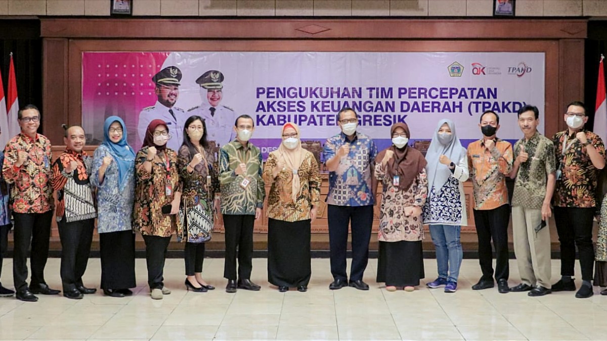 Pemkab Gresik bersama OJK kukuhkan Tim Percepatan Akses Keuangan Daerah (Foto: Humas Pemkab Gresik)