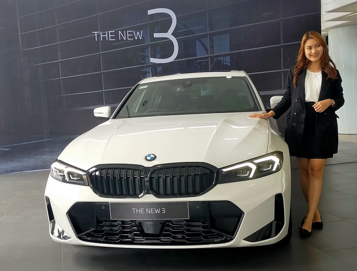 BMW Seri 3 yang baru diluncurkan. (Foto: Farizal Tito/jatimnow.com)