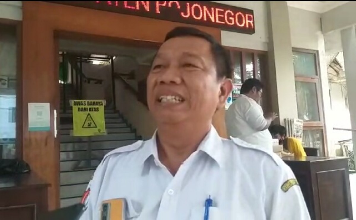 Kades Campurejo Edi Sampurno saat memberikan keterangan. (Foto: Misbahul Munir/jatimnow.com)