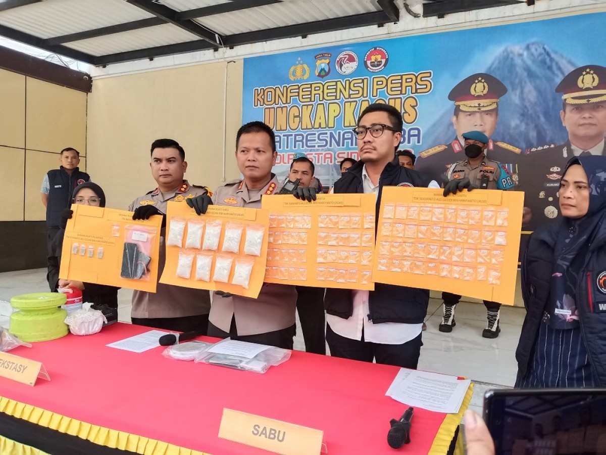 Barang bukti yang diamankan polisi. (Foto: Zainul Fahar/jatimnow.com)