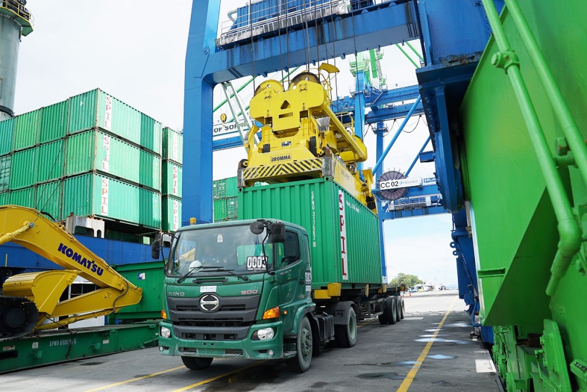 Operasional Terminal Peti Kemas (TPK) Sorong di Provinsi Papua Barat kini beroperasi nonstop. (Foto: Pelindo for jatimnow.com)