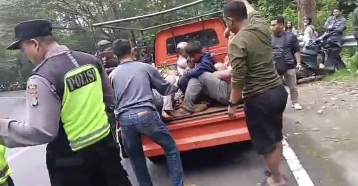 Bus Angkut Wisatawan asal Semarang Masuk Jurang di Magetan, 7 Orang Tewas