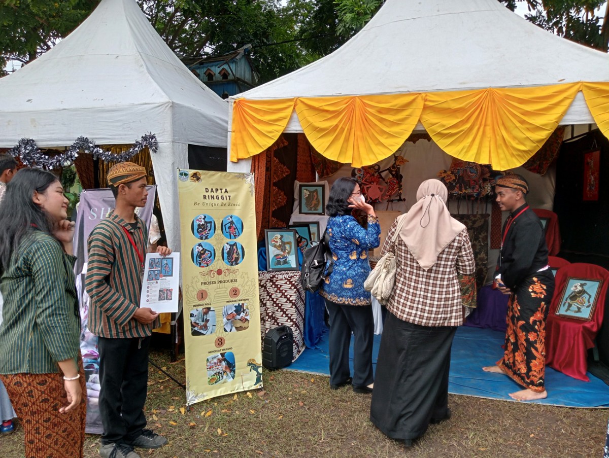 Salah satu stand karya pelajar kelas 10 SMAN 3 Jombang. (foto: Elok Aprianto/jatimnow.com)