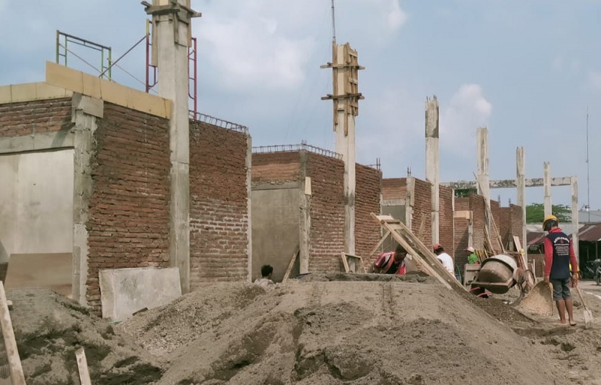 Proyek pembangunan Pasar Pon Jombang. (Foto: Elok Aprianto/jatimnow.com)