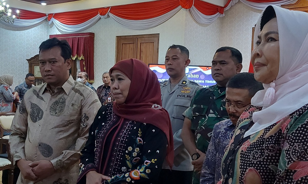 Khofifah (tengah), Zadim (kiri), Dewanti Rumpoko (kanan) - (Foto: Ni'am Kurniawan/jatimnow.com)