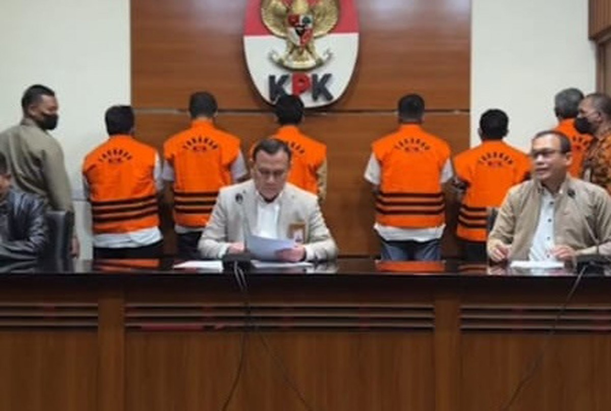 Konferensi pers yang dilakukan KPK terkait kasus dugaan jual beli jabatan libatkan Bupati Bangkalan Latif Amin Imron (Foto: Tangkapan layar live Instagram KPK)