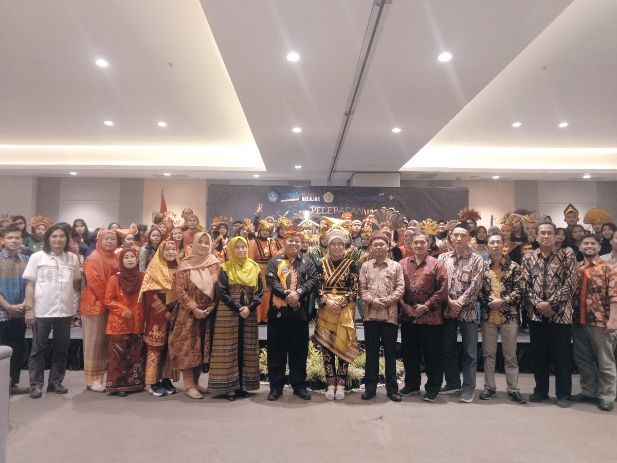 Lepas 75 Mahasiswa Tuntaskan PMM, Rektor UTM: Kenalkan Budaya Madura pada Semua