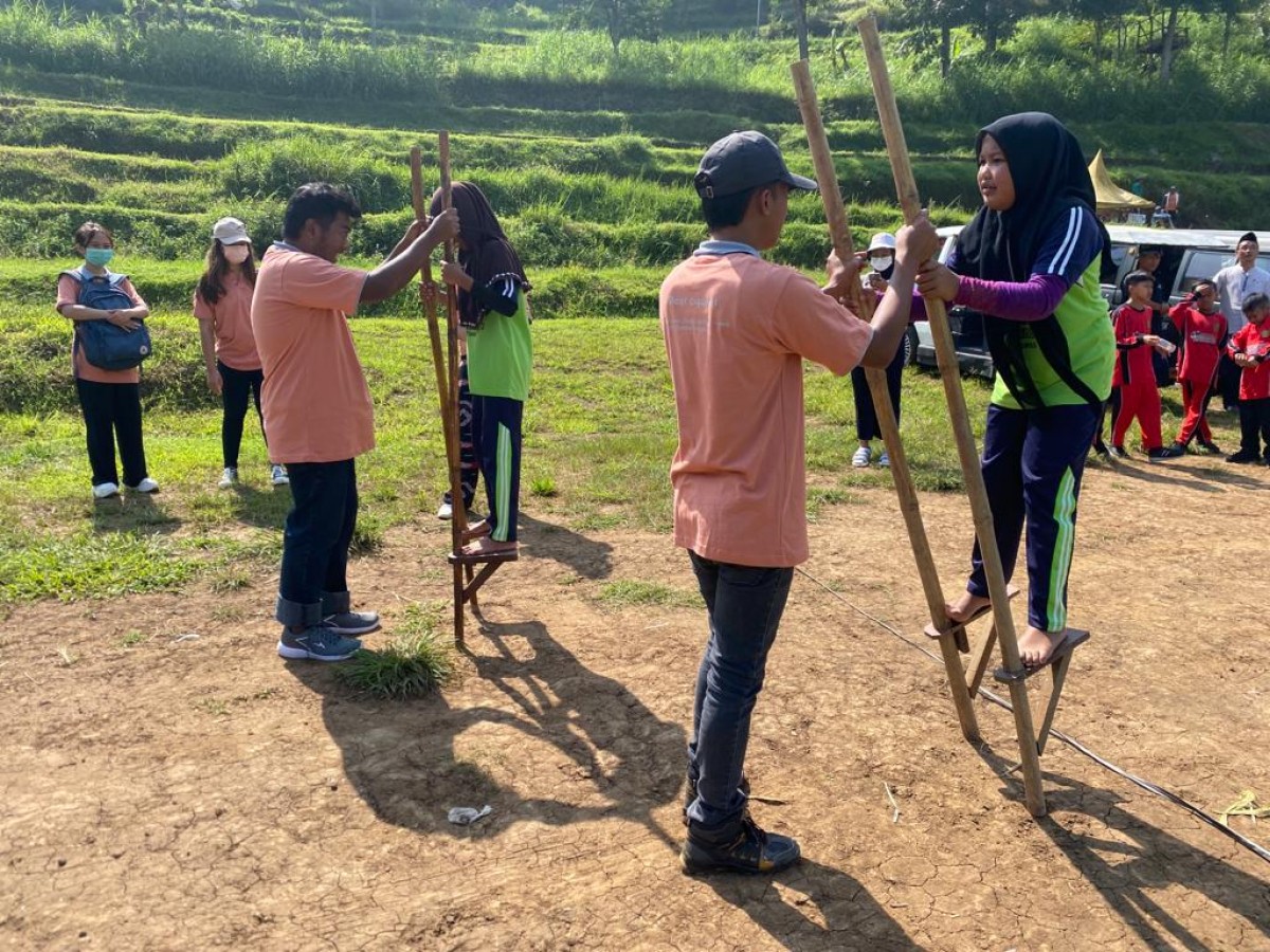 Keseuran bermain di Pojok Doelanan Trawas. (Foto-foto: Elenita for jatimnow.com)