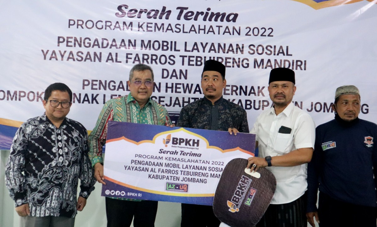 Serah terima bantuan mobil layanan ke Ponpes Tebuireng yang dilakukan BPKH dan LAZ Ummul Quro. (foto: Elok APrianto/jatimnow.com)