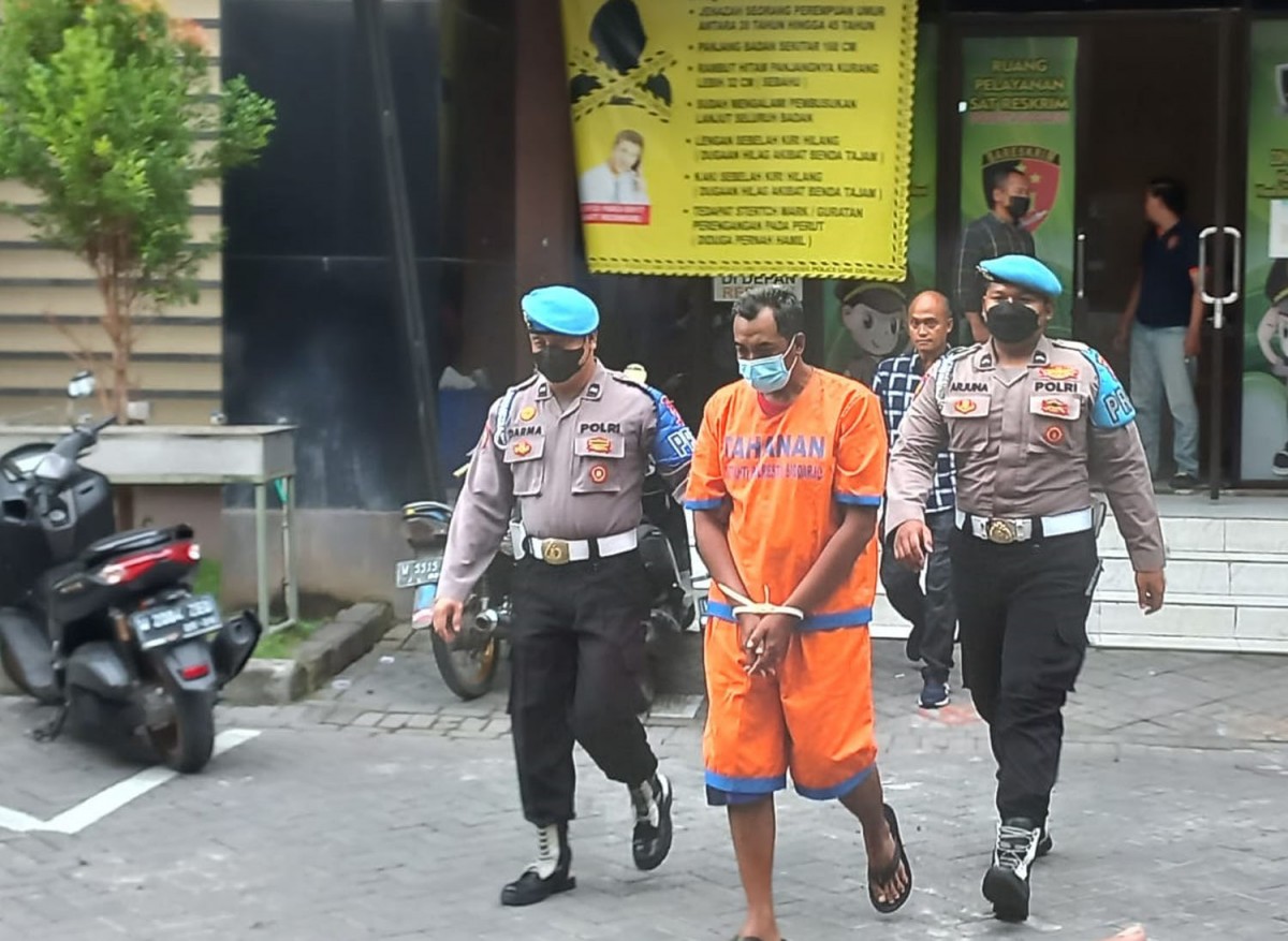 Pelaku pencabulan diamankan di Mapolresta Sidoarjo (Foto: Zainul Fajar/jatimnow.com)