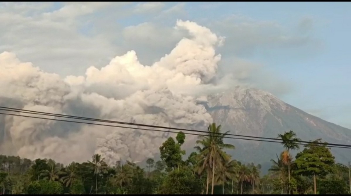 Erupsi Gunung Semeru (Foto: Tangkapan layar video amatir warga)