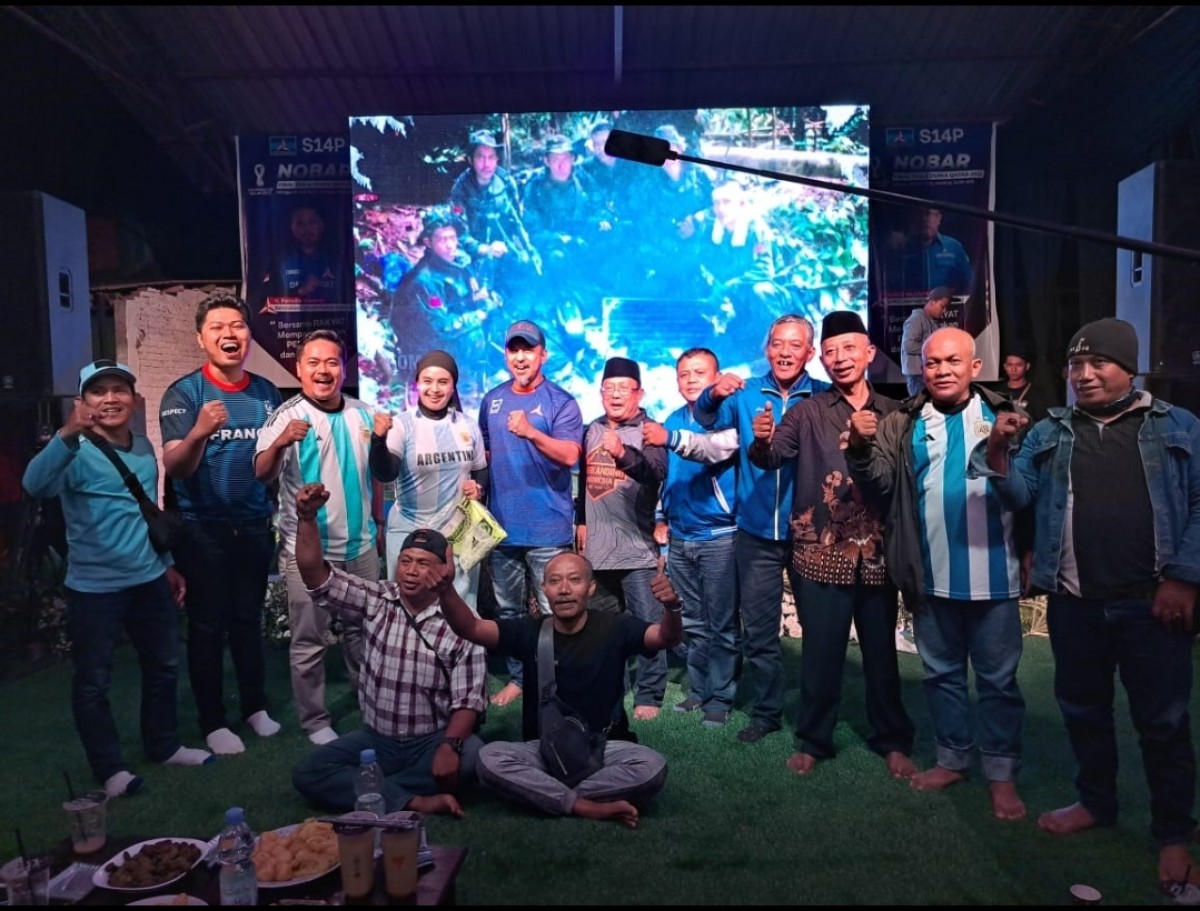 Antusiasme pemuda di Malang bersama Bendum DPP Demokrat Renville Antonio. (Foto: Mukit for jatimnow.com)