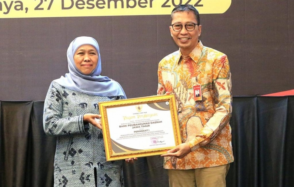 Khofifah Indar Parawansa (kiri), Busrul Iman (kanan). (Foto: Humas Pemprov Jatim/jatimnow.com)