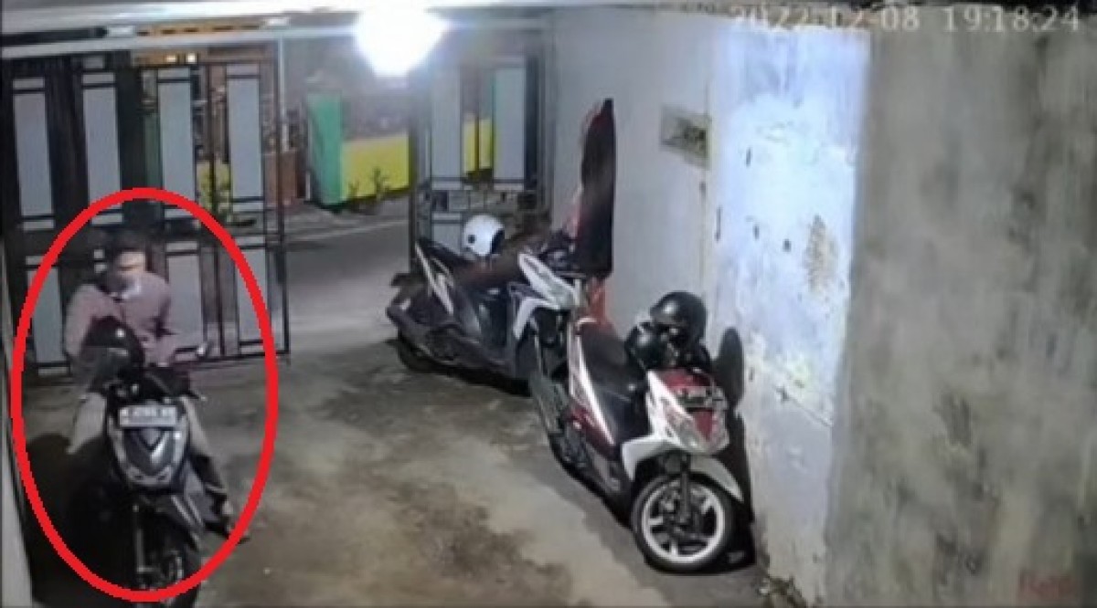 Pagar Sedikit Terbuka, Sepeda Motor di Teras Rumah Digondol Maling