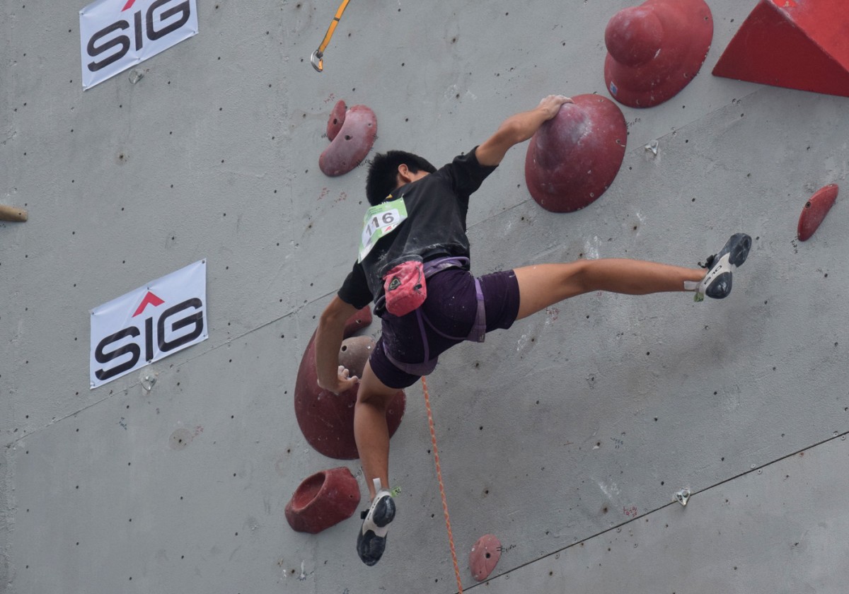 Atlet panjat tebing Jatim, Putra Tri Ramadani menyumbang emas nomor lead youth A putra. (foto: FPTI Jatim for jatimnow.com)