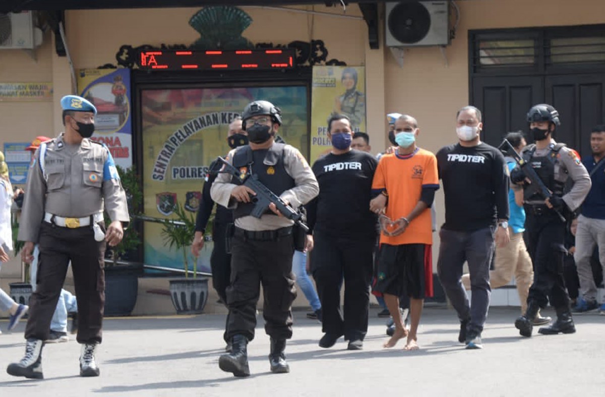 Suami yang membunuh istri sirinya diamankan di Mapolres Madiun Kota (Foto: Humas Polres Madiun Kota)