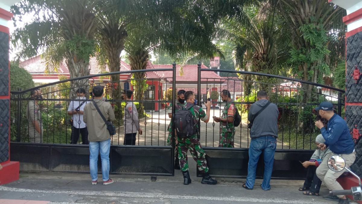 Rumdin Wali Kota Blitar Santoso terus dipantau tim gabungan. (foto: Bramanta Pamungkas/jatimnow.com)