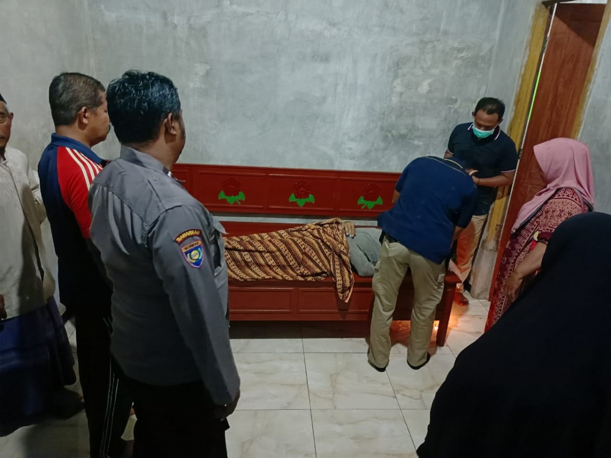 Korban disemayamkan di rumah duka. (Foto : Polsek Kepung/jatimnow.com)