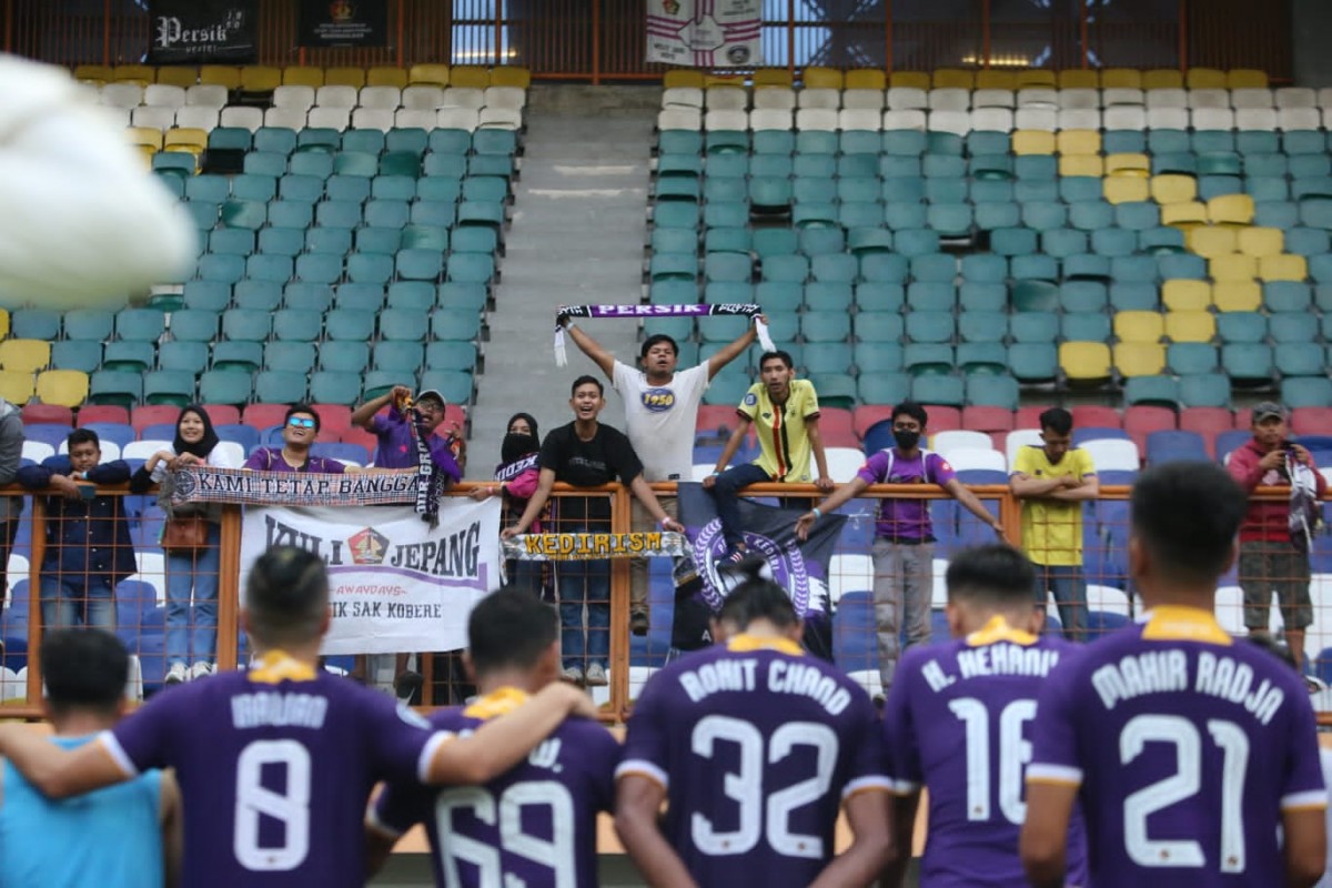 Persikmania away di Stadion Wibawa Mukti Bekasi. (Foto : Persik Kediri/jatimnow.com)