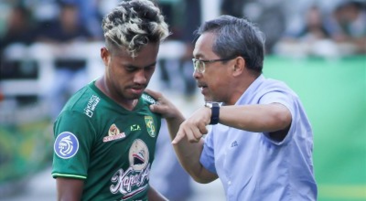 Pelatih Persebaya Aji Santoso dan Alwi Slamat (Foto: Sahlul Fahmi/jatimnow.com)