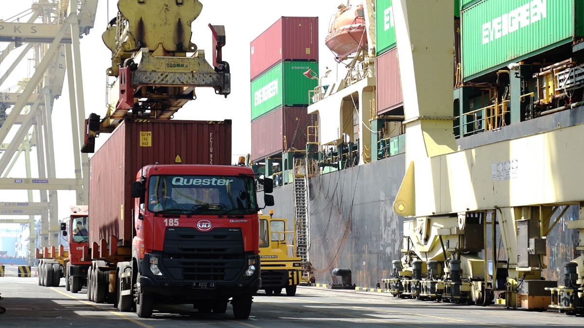 Perlunya memperkuat layanan peti kemas di Indonesia Timur guna meningkatkan perdagangan domestik.