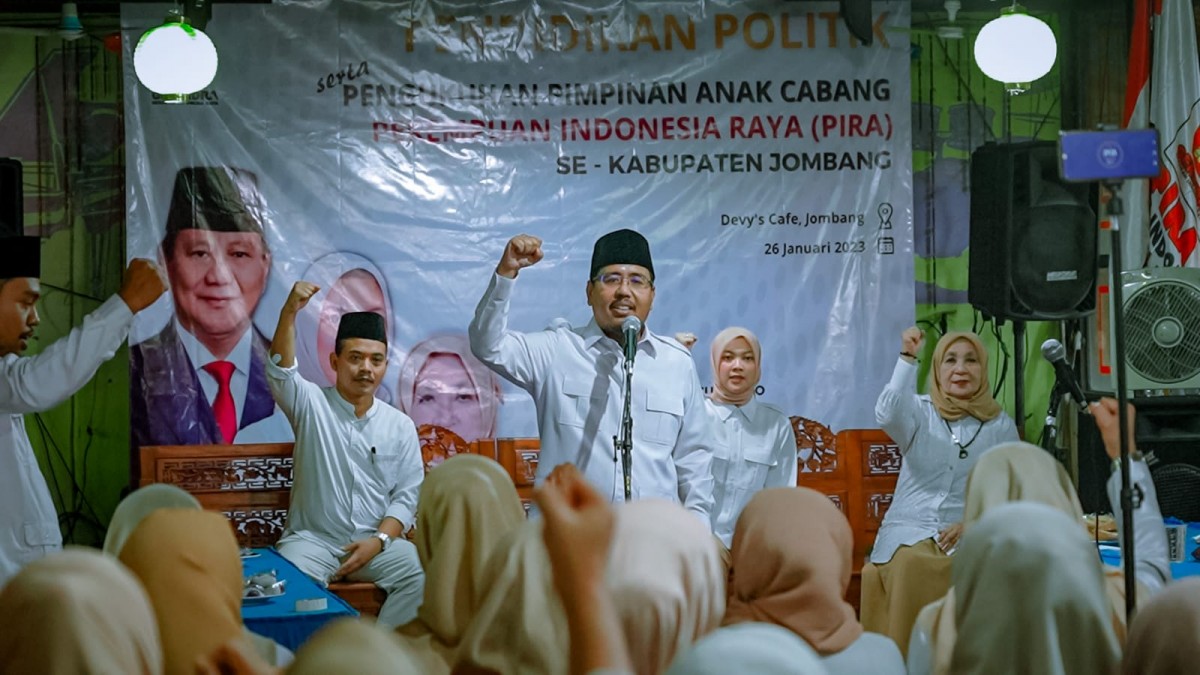 Anwar Sadad saat memberikan pendidikan politik kepada millenial perempuan di Jombang (foto: Gerindra Jatim for jatimnow.com)