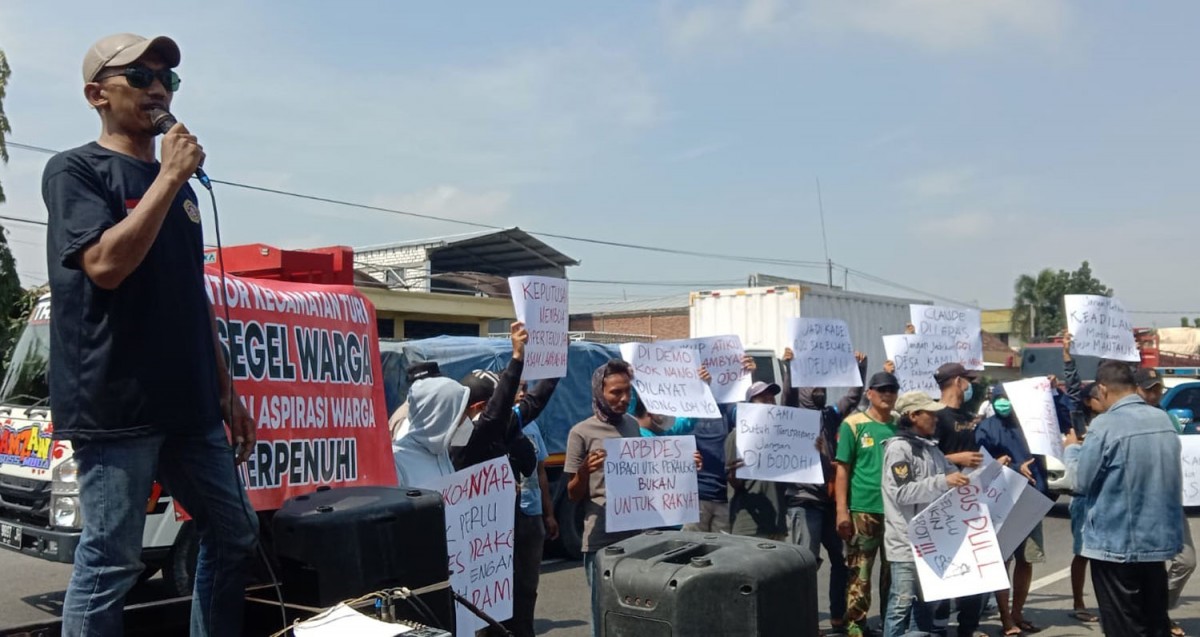 Proses Seleksi Sekdes Sukoanyar, Lamongan Didemo Warga, Lho....